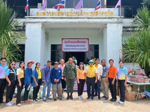 เครือข่ายโคกหนองนาอำเภอกันทรลักษ์ มอบสิ่งของให้กำลังใจผู้ปฏิบัติหน้าที่ส่วนหน้าในการรักษาความสงบเรียบร้อยชายแดนไทย-กัมพูชา